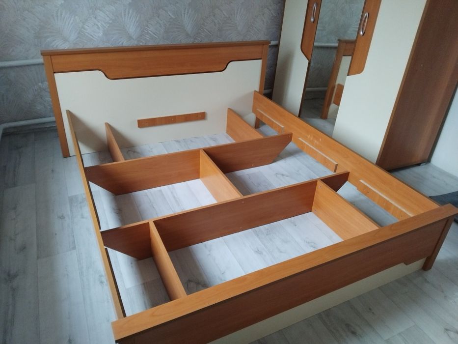 Спальный гарнитур