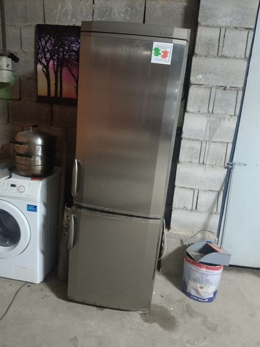 Двухкамерный холодильник