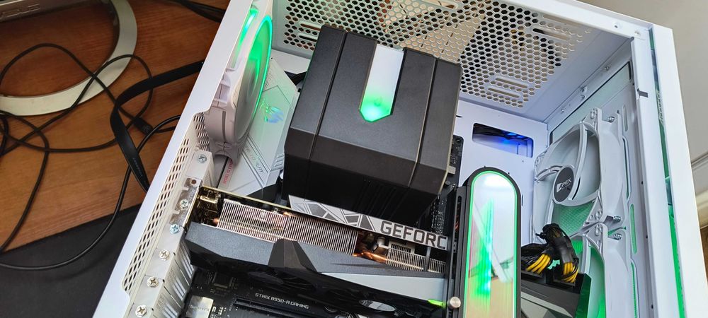 Ryzen 7 5800X3D RTX 3080Ti - 12gb DDR4 - 32гб SSD M-2-1000гб