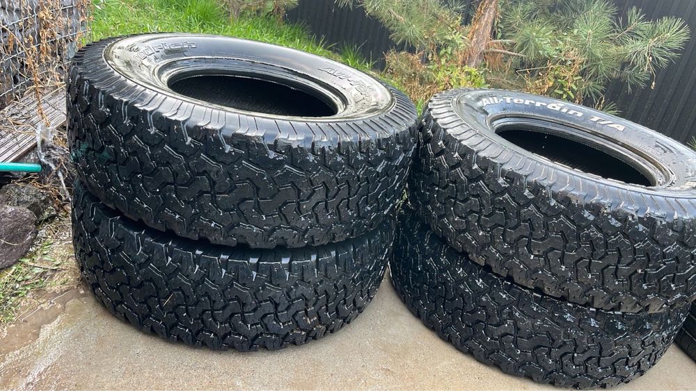 Шины для внедорожника в отличном состоянии