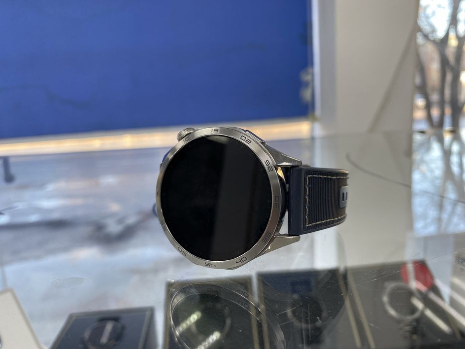 Смарт часы Huawei GT4