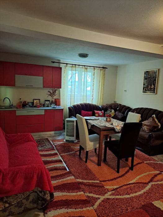 Vand vila P+1 ,garaj și teren