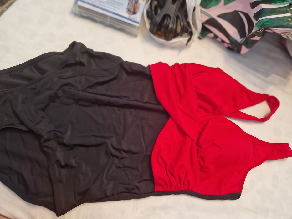 Costum baie M negru cu rosu