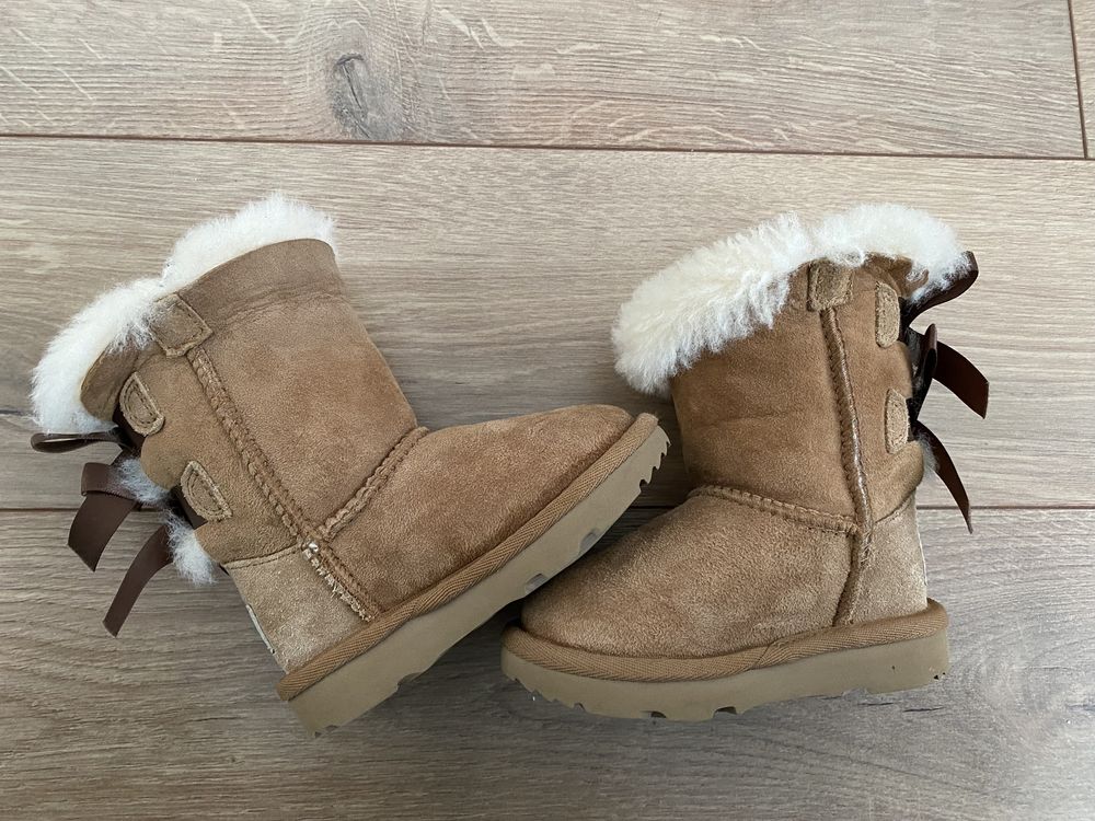 Ugg mini bailey bow marimea 22