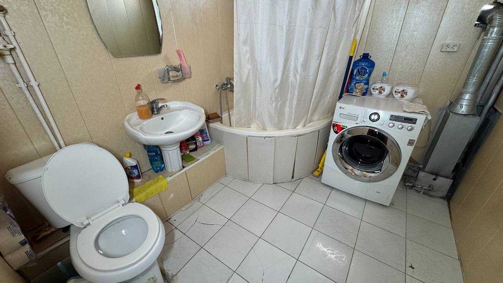 Фрунзиский KIUF 4 қаватда 5 хонали квартира сотилади.ID: 1496