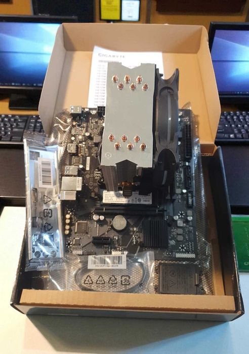 KIT i5 14400f 4.7 Ghz, Placa Gigabyte H610M, 32GB DDR4, NVme 512