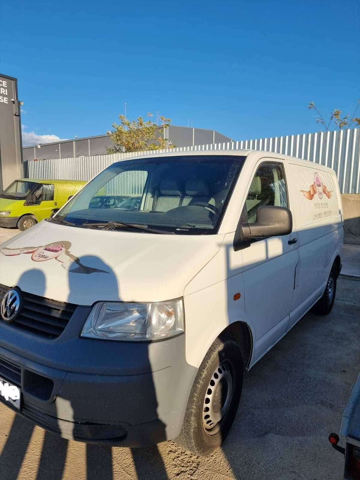 Dezmembrez Volkswagnen T5 din 2008