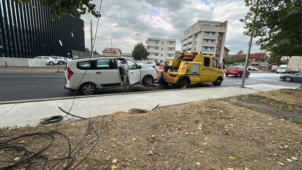 Asistenta rutiera / Platforma auto / Transport auto / Tractari auto