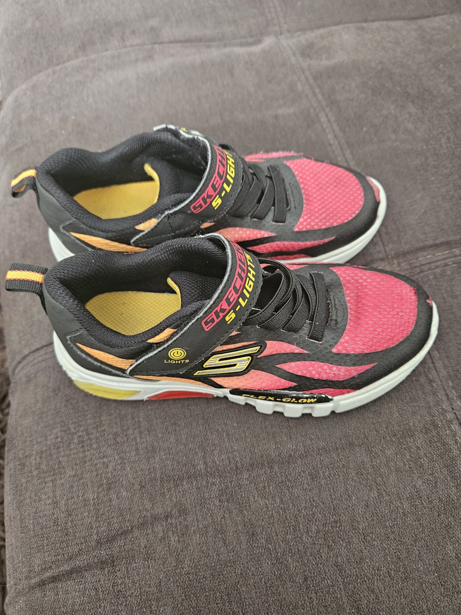 Adidasi Skechers copii