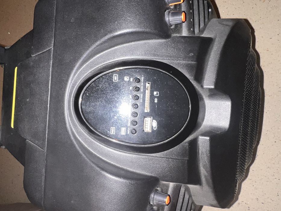 boxa akai mare portabila