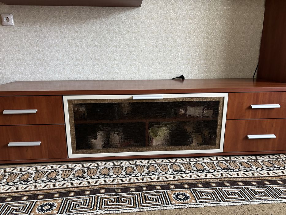 Продам тумбу под телевизор