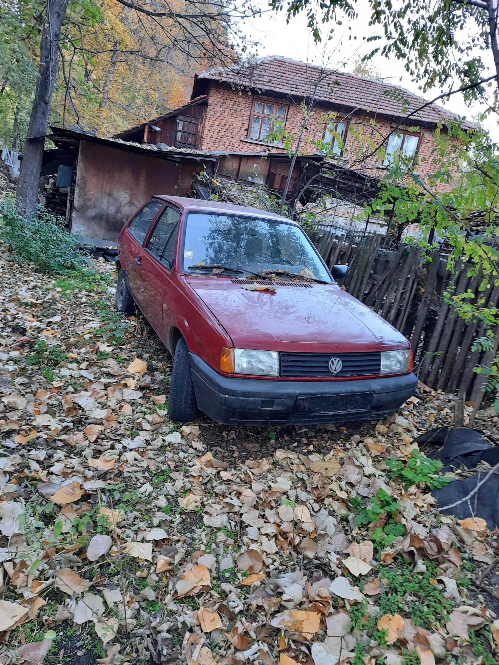 Продавам фарове и джанти за Поло 1992г.