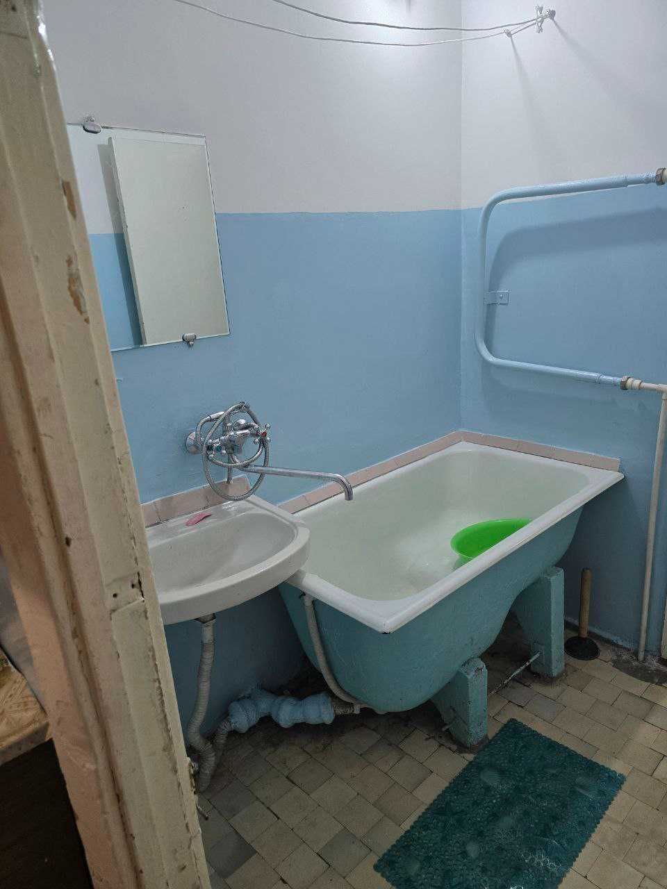 Продаётся Чиланзар - 8, Своя 1комн квартира, 1/2/4 остановка от метро