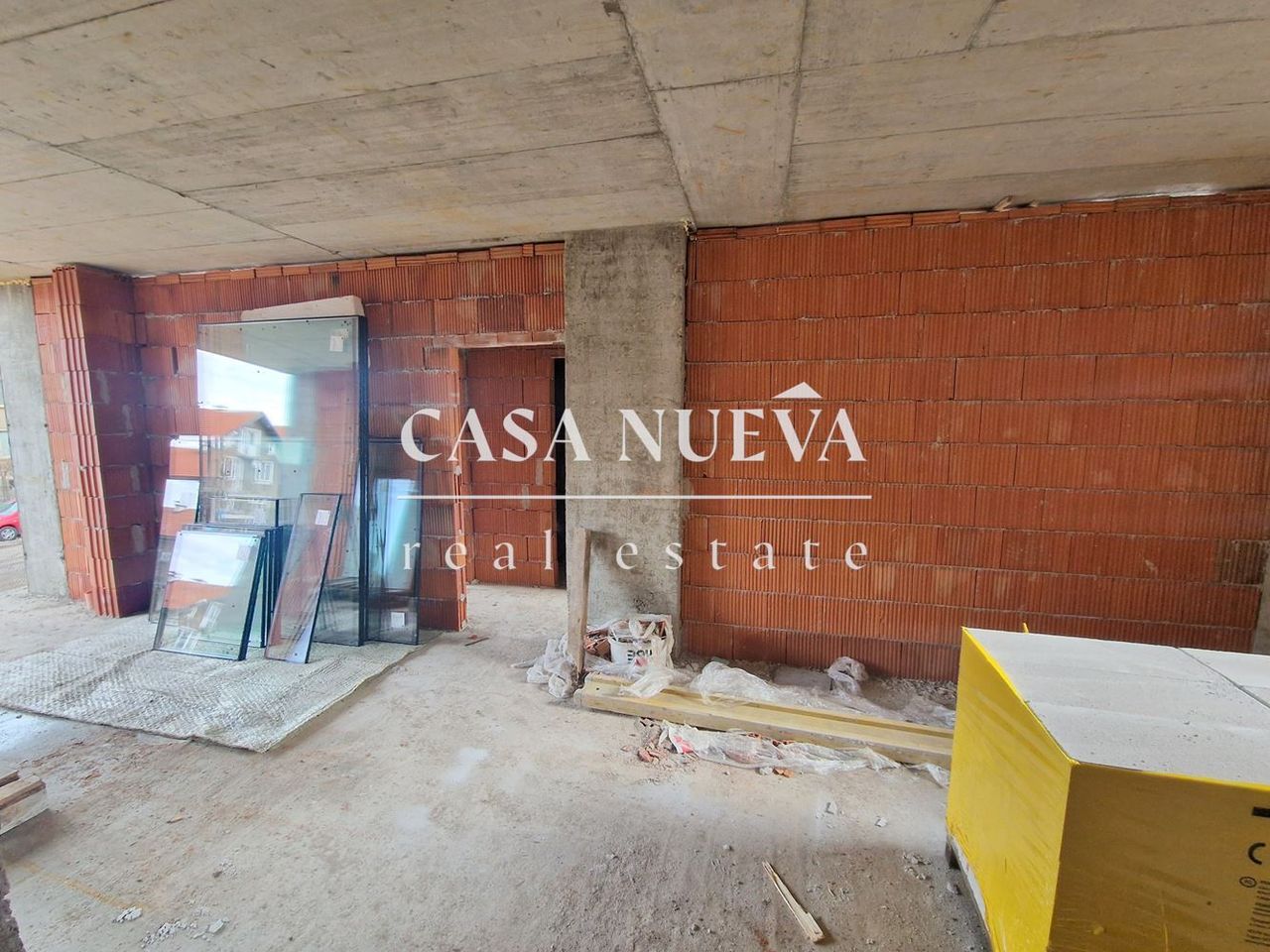 Продава се Четиристаен апартамент в Перник, Изток - 108 кв.м за 1206 €/кв.м - Снимка #1