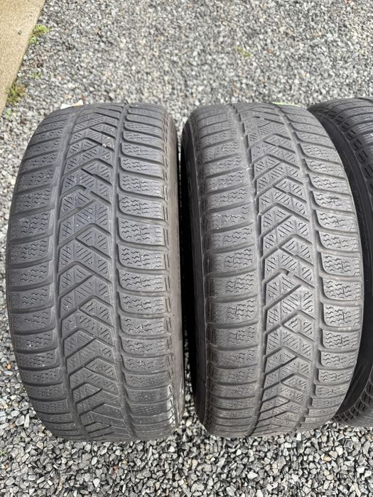 Set 4 anvelope 235 55 r17 pirelli de iarna