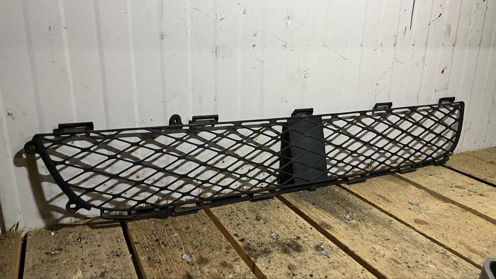 Решетка Toyota Yaris 2000-2005