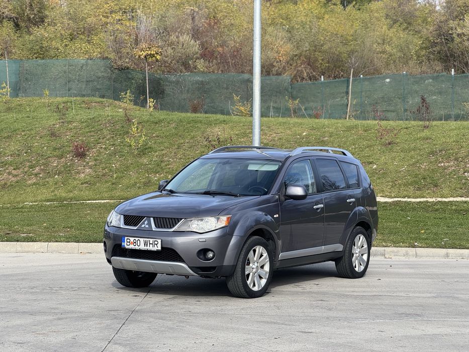 Mitsubishi Outlander 2.4 benzina 4x4 7 locuri