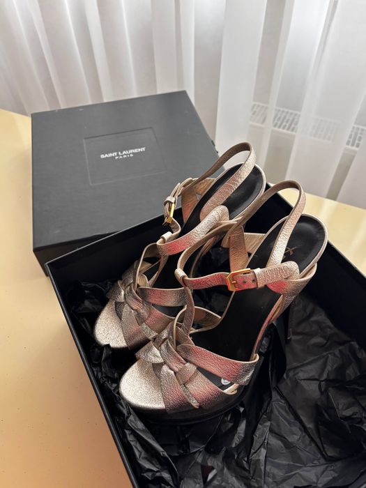 Сандали на висок ток