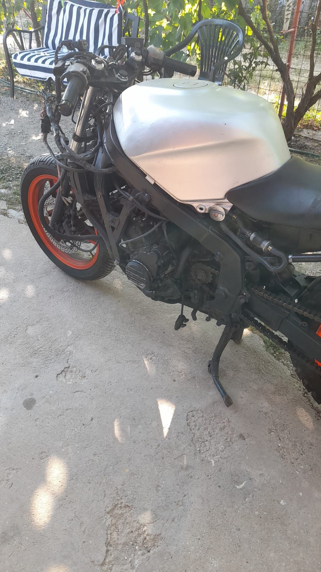 Vand Yamaha FZS 600  sau schimb cu ATV de la 300 cm in sus,4*4si Honda