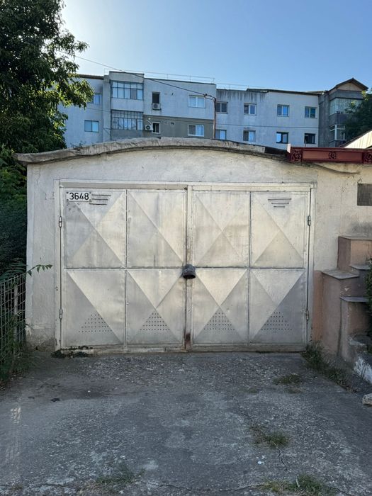 Proprietar garaj cu teren intravilan,curti constructii intabulat
