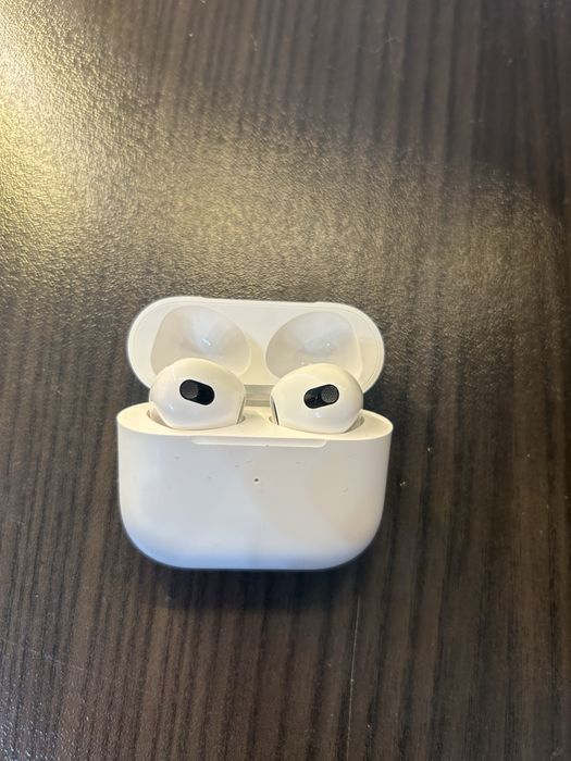 Vand airpods noi desigilate
