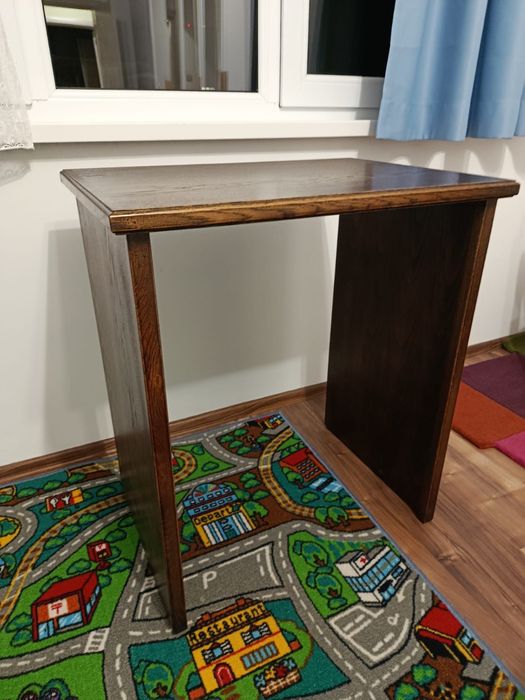 Малко бюро от масивно дърво