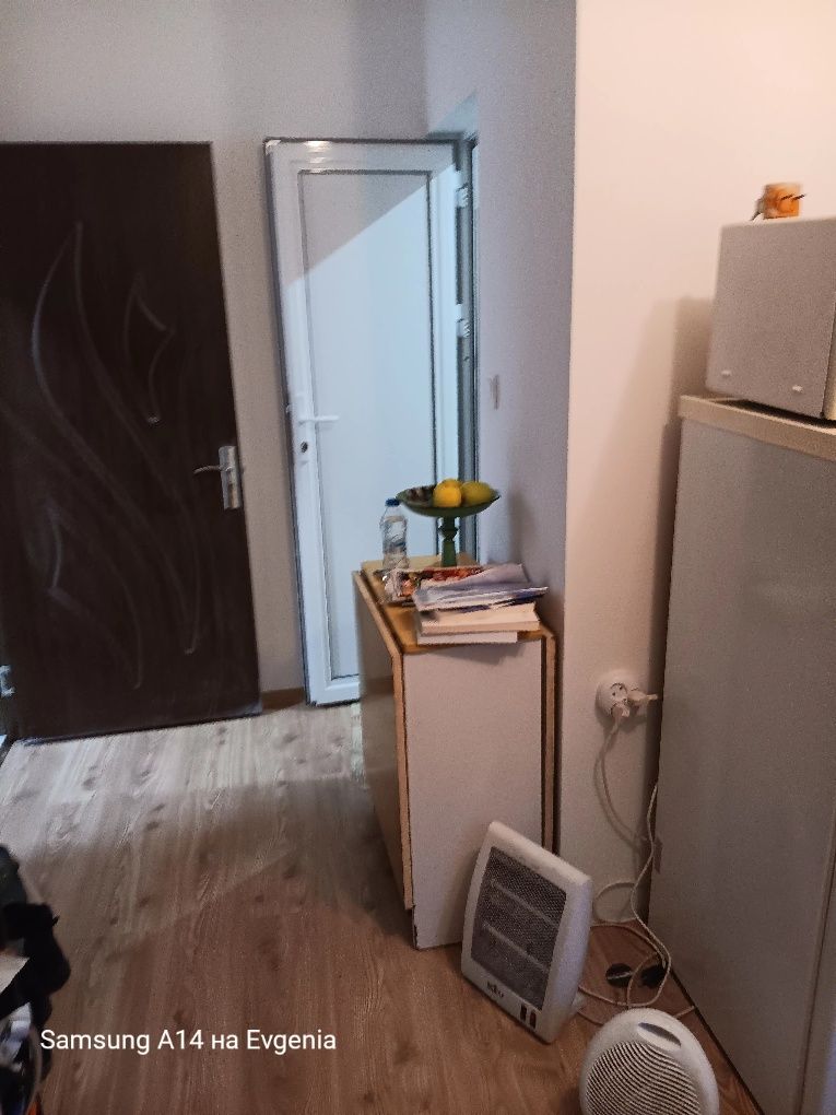 Отдавам боксониера за сама жена , работеща или учаща се , в кв Мара Де