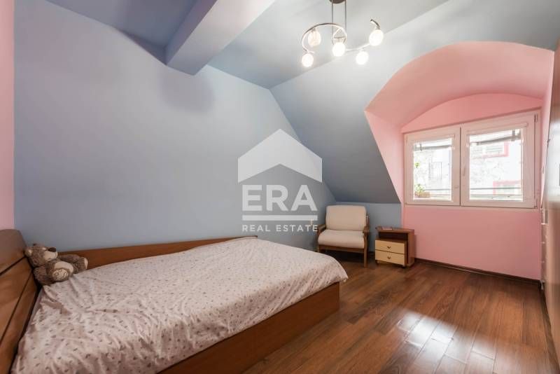 Двустаен, ексклузивен, обзаведен апартамент за продажба, в тухлена сгр