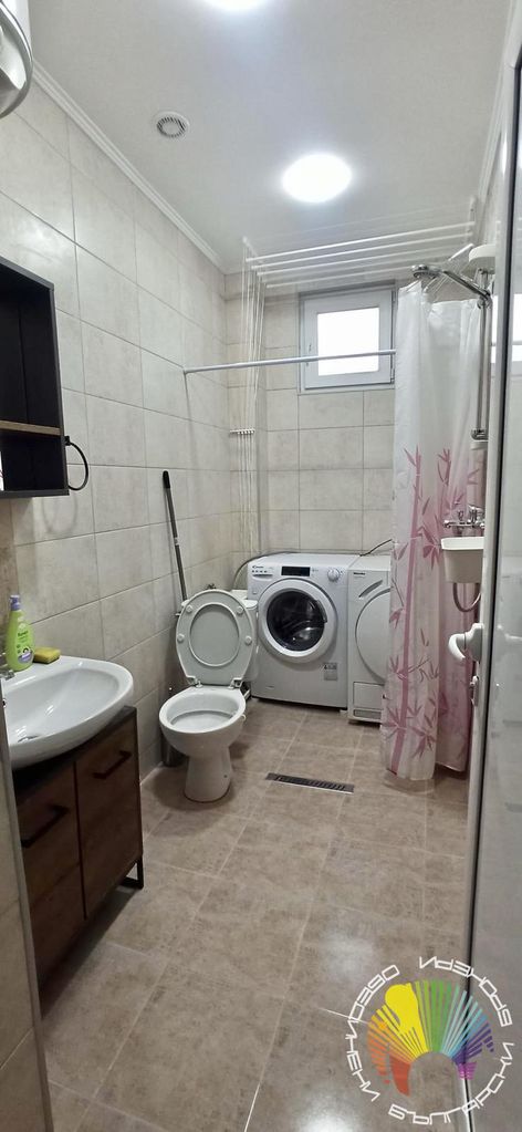 Дава се под наем Тристаен апартамент в Бургас, Център - 70 кв.м за 510 € - Снимка #4