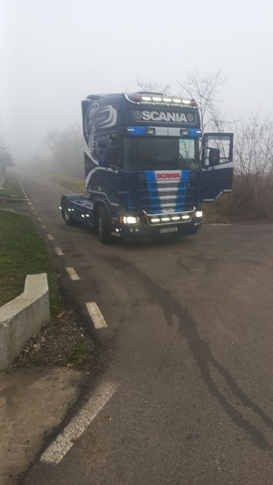 Vând două Scanii plus bena de piatră Schmitz