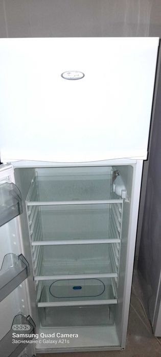 Продавам хладилник Лърпул във перфектно състояние