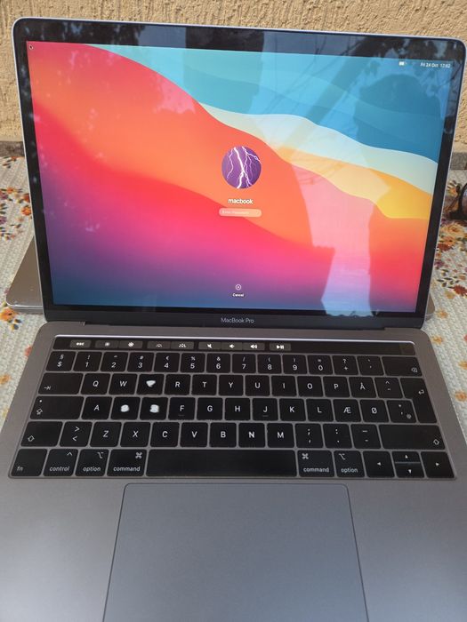 Vând macbook pro