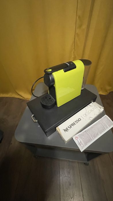 Espresor de cafea Nespresso cu capsule