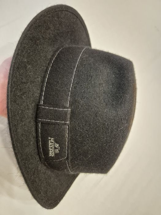 Vand palarie neagra, marca Mayser, noua