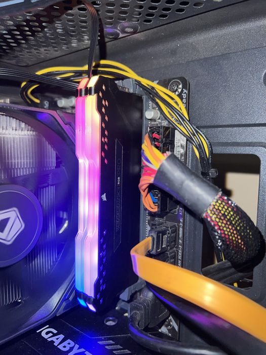 ОЗУ Corsair Vengeance RGB Pro DDR4