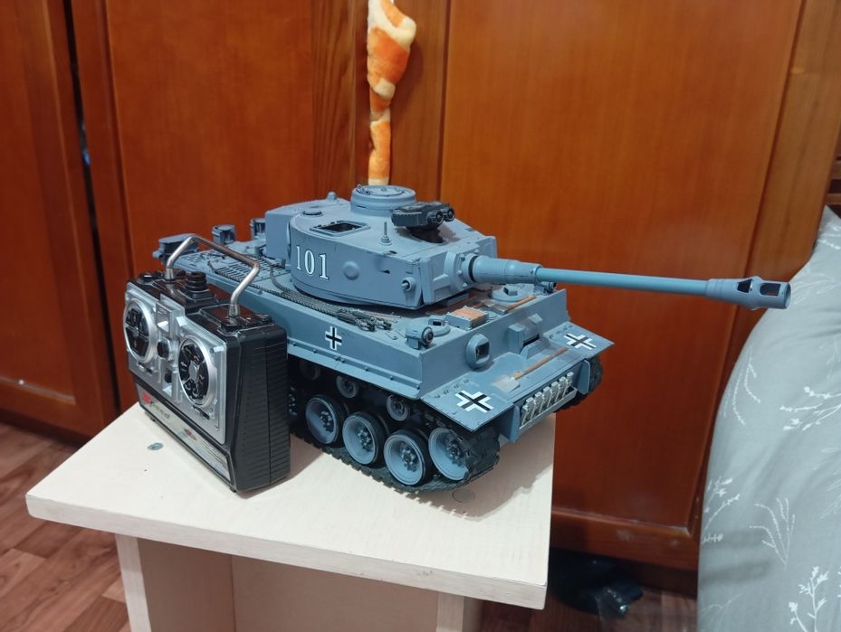 Танк игрушечный на радиоуправлении