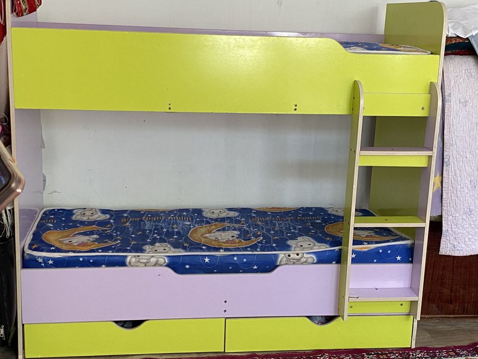 Двухъярусная кровать