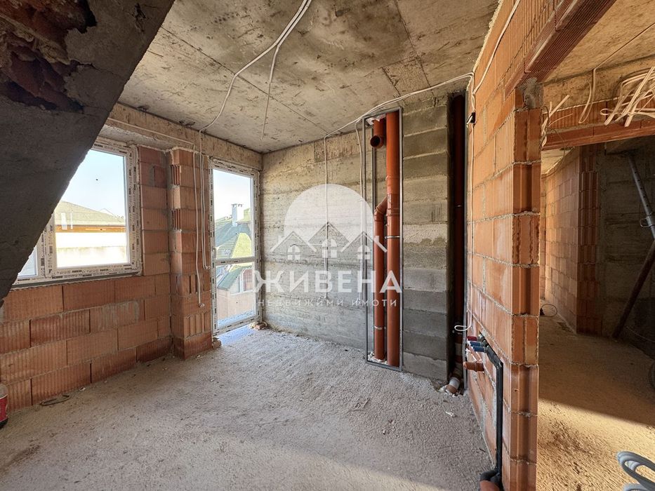 Продава се Двустаен апартамент в Варна, Погреби - 76 кв.м за 1356 €/кв.м - Снимка #1