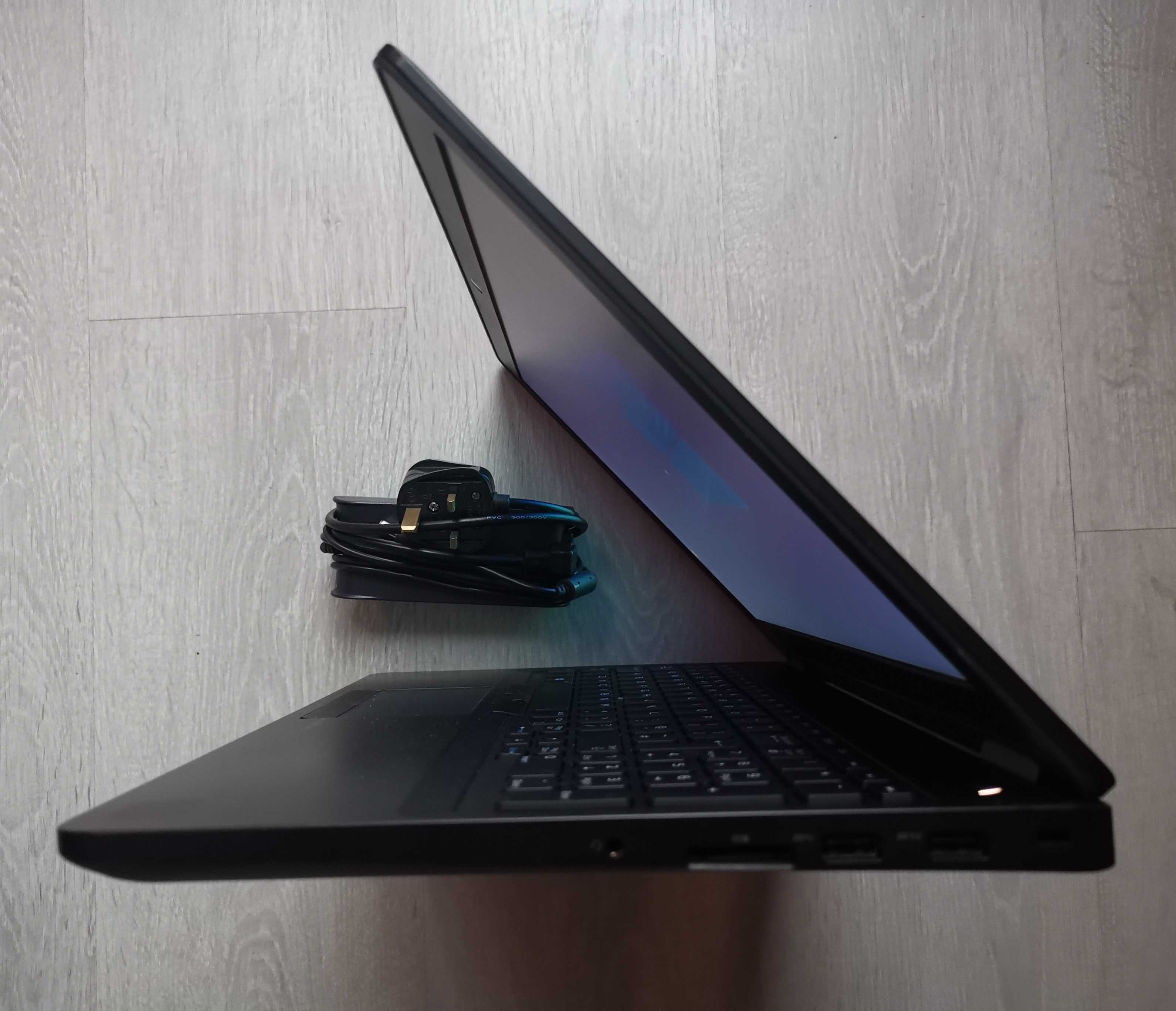 Лаптоп 15.6" Dell Latitude E5570 Windows 11 + Office 240GB SSD 4GB RAM
