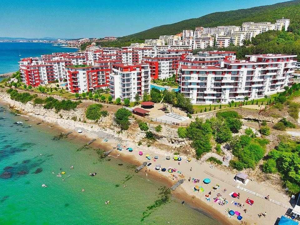 Тристаен апартамент с морска панорама, Първа линия