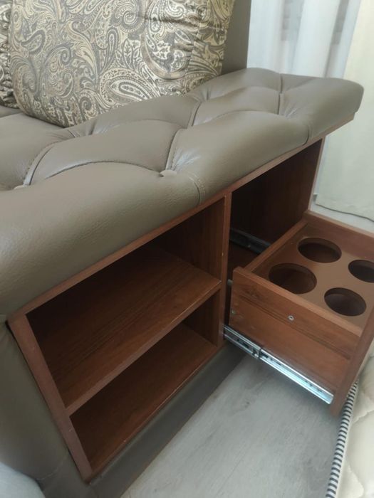 Продаеться диван разкладной б/у.в отличном состоянии