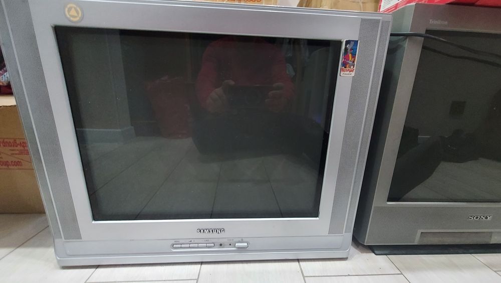 Старый работающий телевизор Samsung  продам