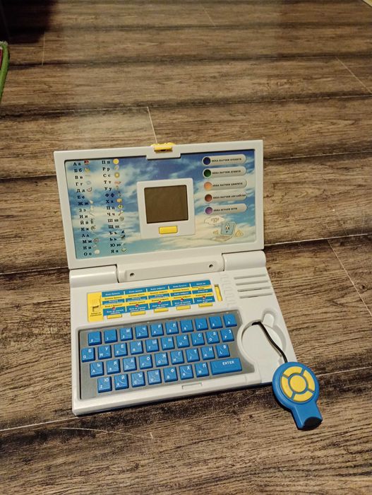 Продавам детски лаптоп