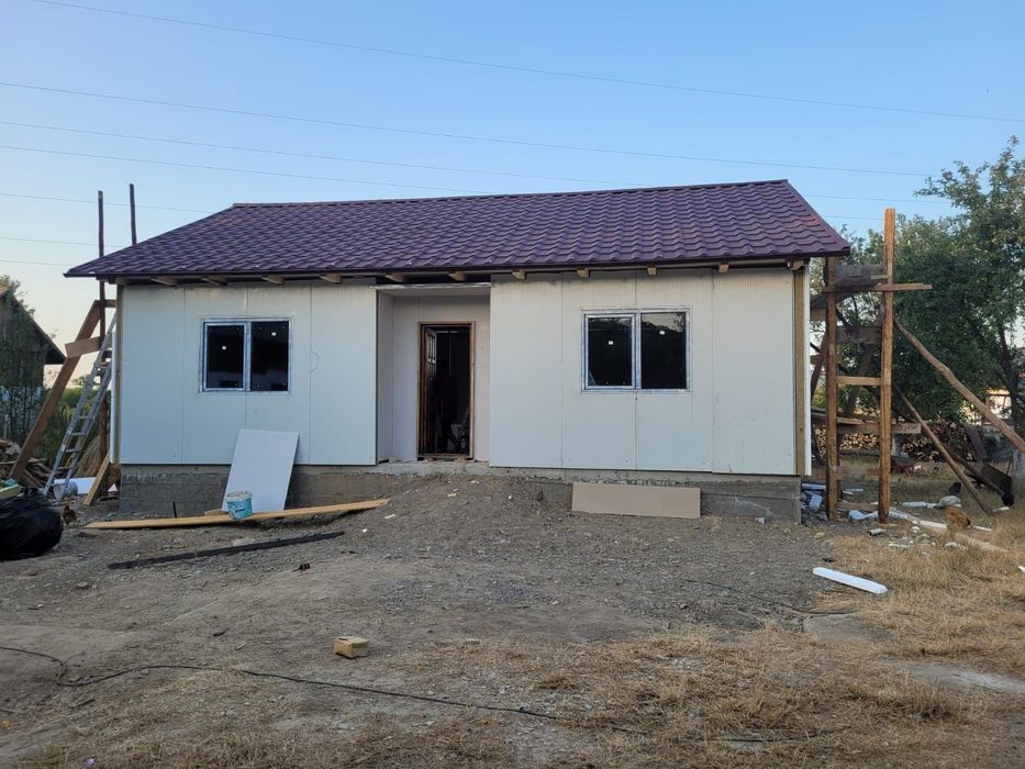 Vand case din panouri sandwich termoizolante