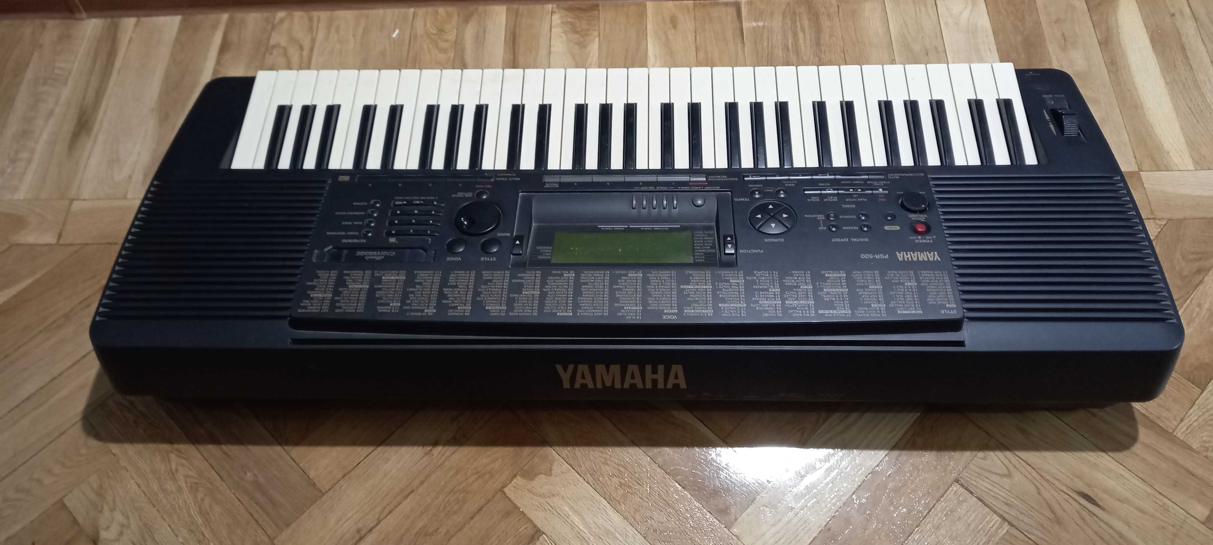 Синтезатор YAMAHA PSR 520