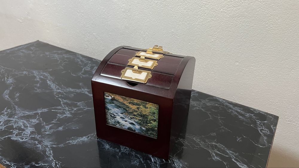 Cutie vintage pentru stocare cd-uri