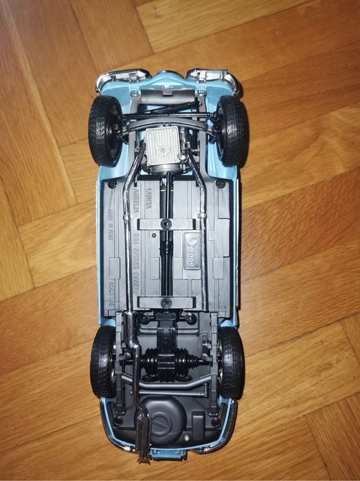 Ланчия Аурелиа Бураго метална количка 1:18 Burago Gold Collection синя