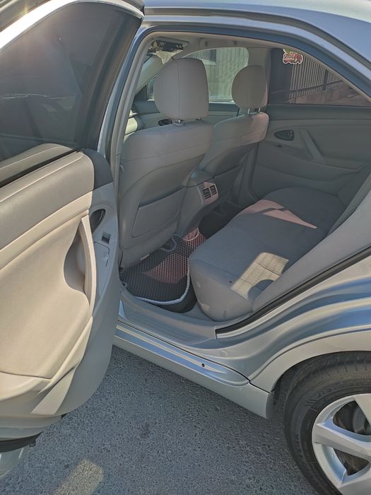 Toyota Camry srochna sotiladi