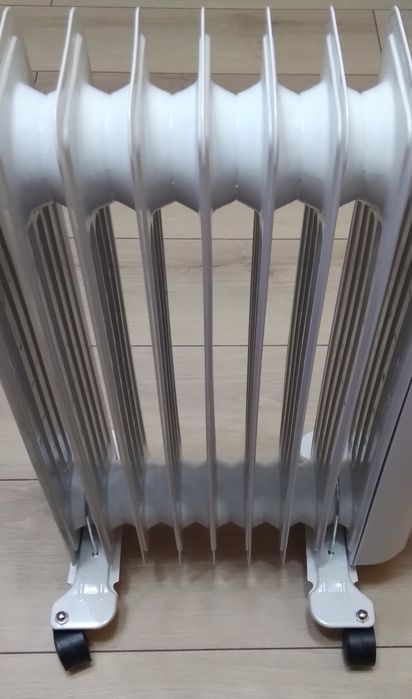 Calorifer electric 2000 W,9 elementi,3 trepte de putere,Termostat,Nou!