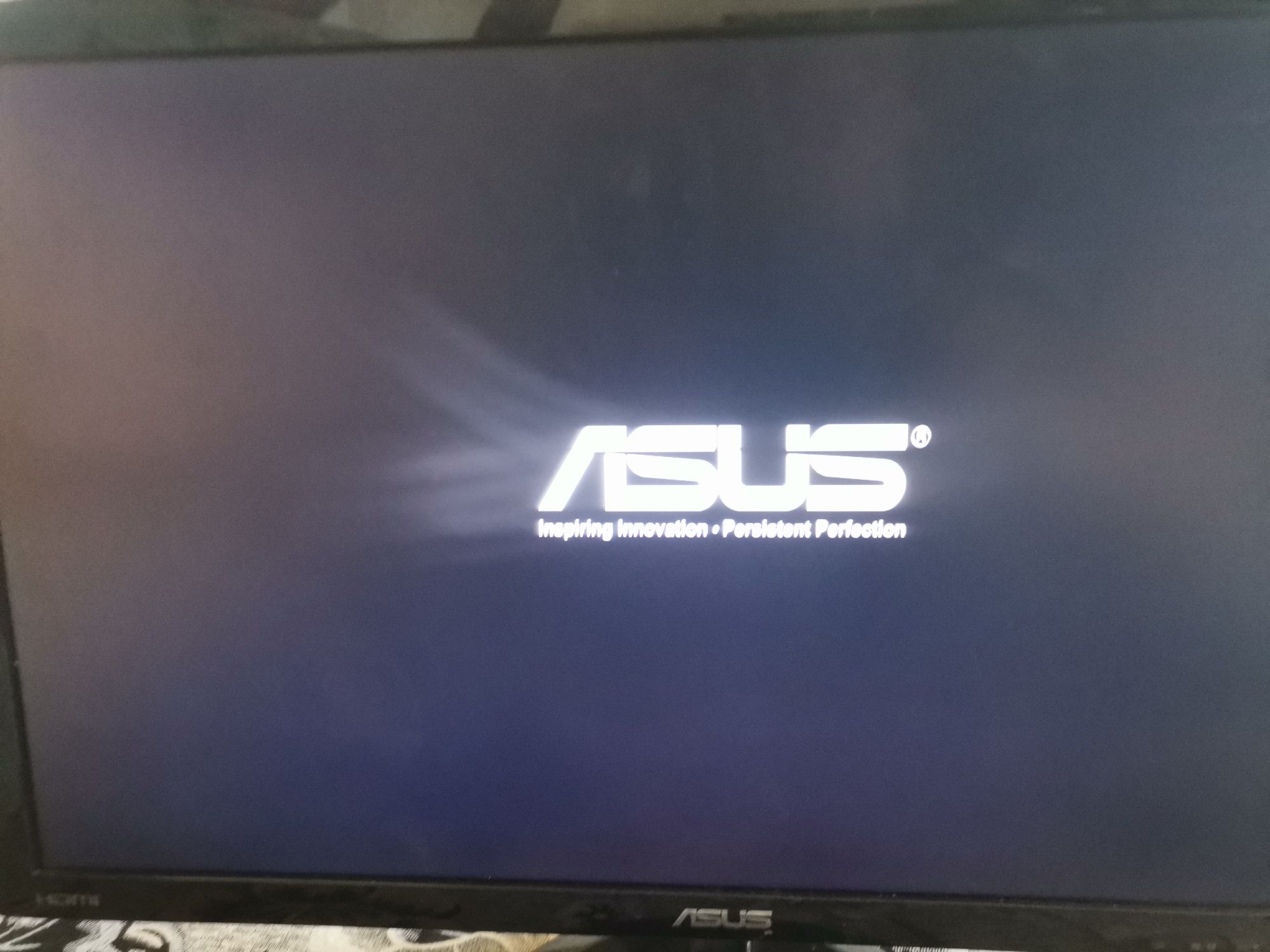 Monitor Asus din 2022 cu 120hz cu 2 mute HDMI și 1vga cu boxe și jack
